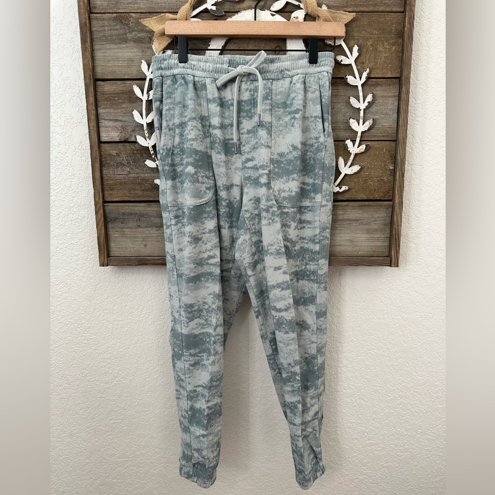 Athleta farallon blue Gray Camouflage Jogger Pants ladies size Small